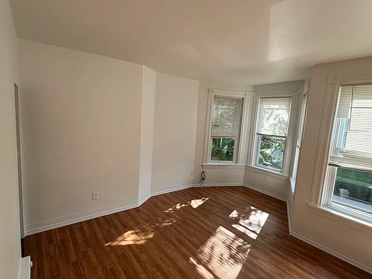 177 N Laurel St #2 — Photo 2