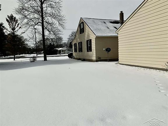 5th image of 2624 S Outer Dr