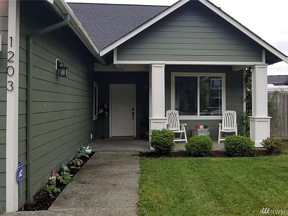 2nd image of 1203 Daffodil Ave NE