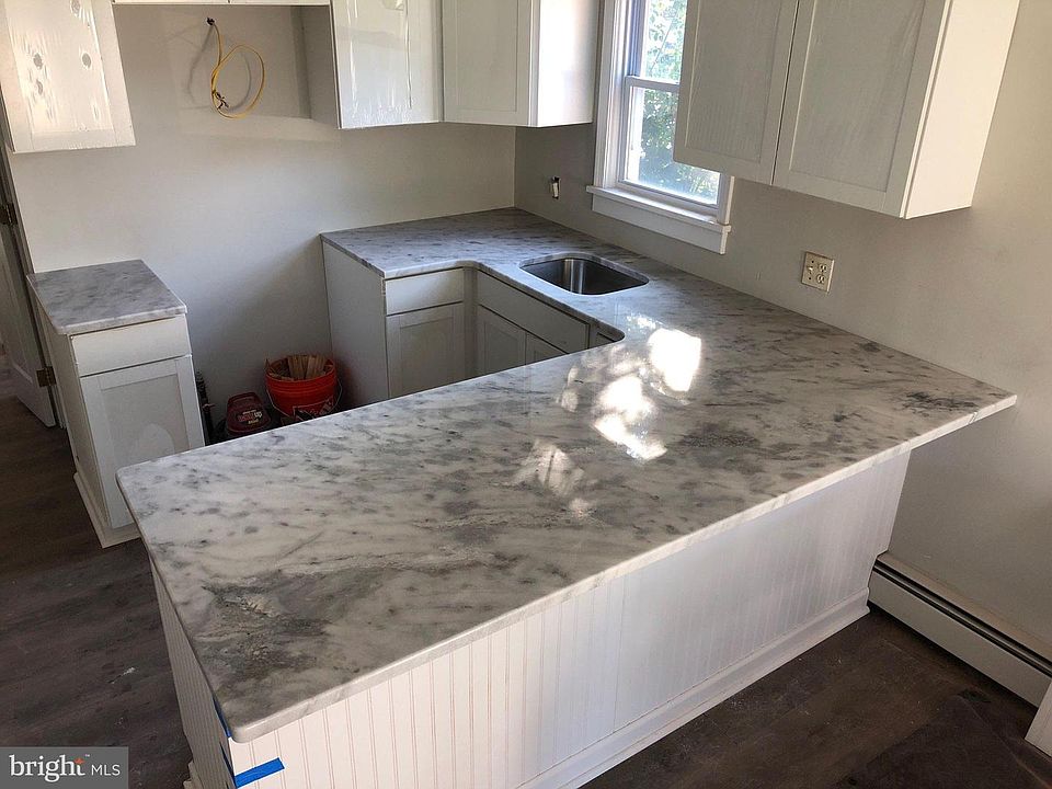 2nd image of 25 Main St