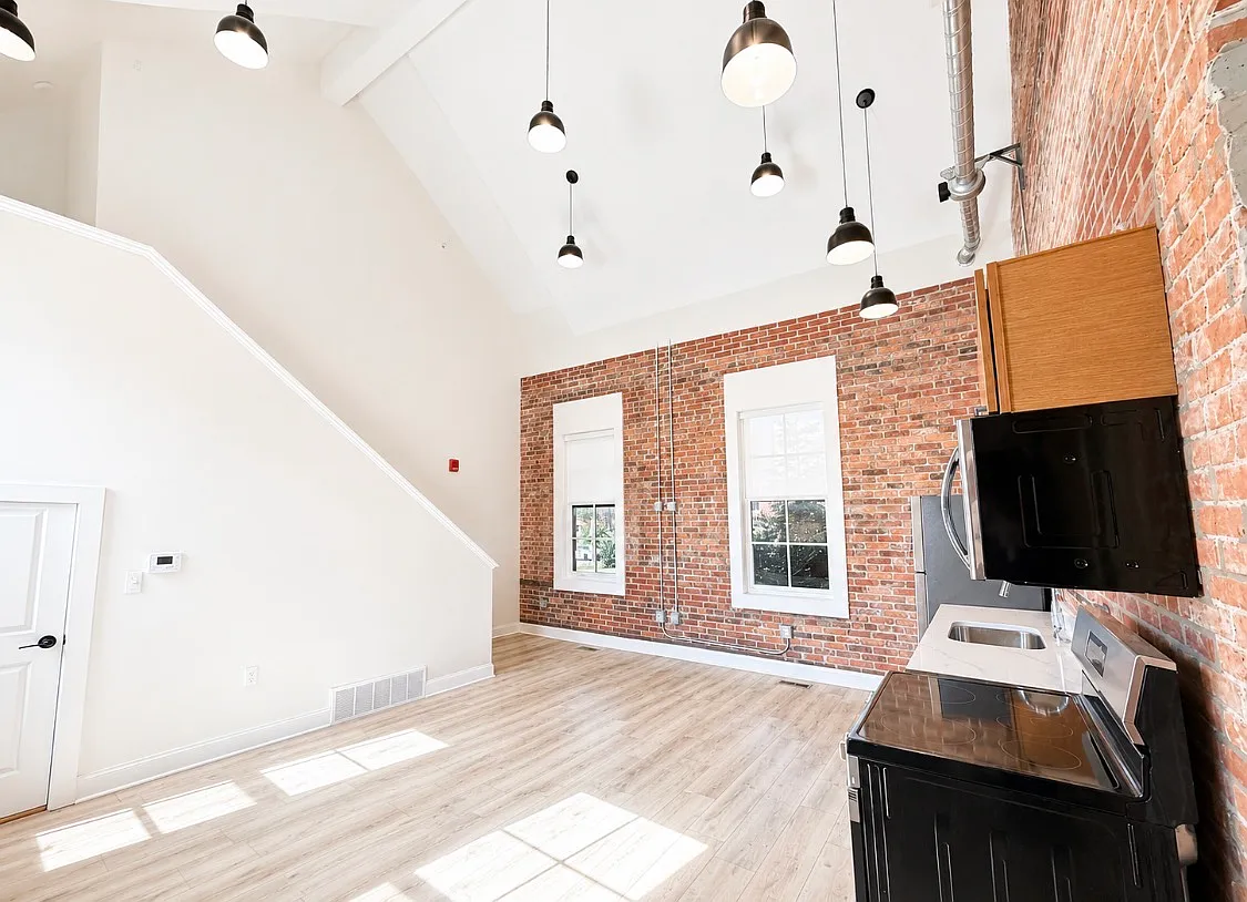 2 bed, 1.5 bath, 1200 sqft, $2,250 — Photo 3