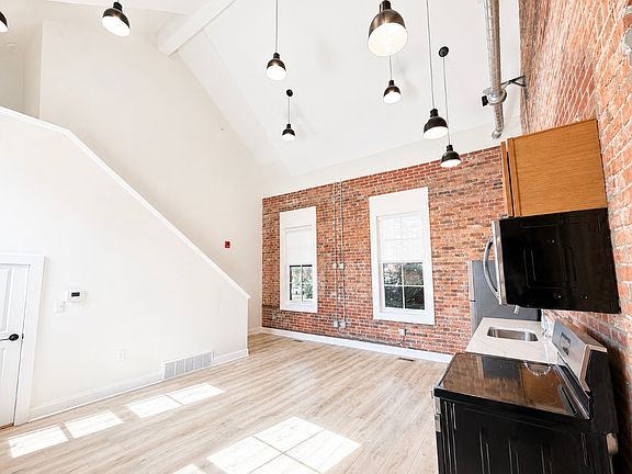 3rd image of 204 High St #4