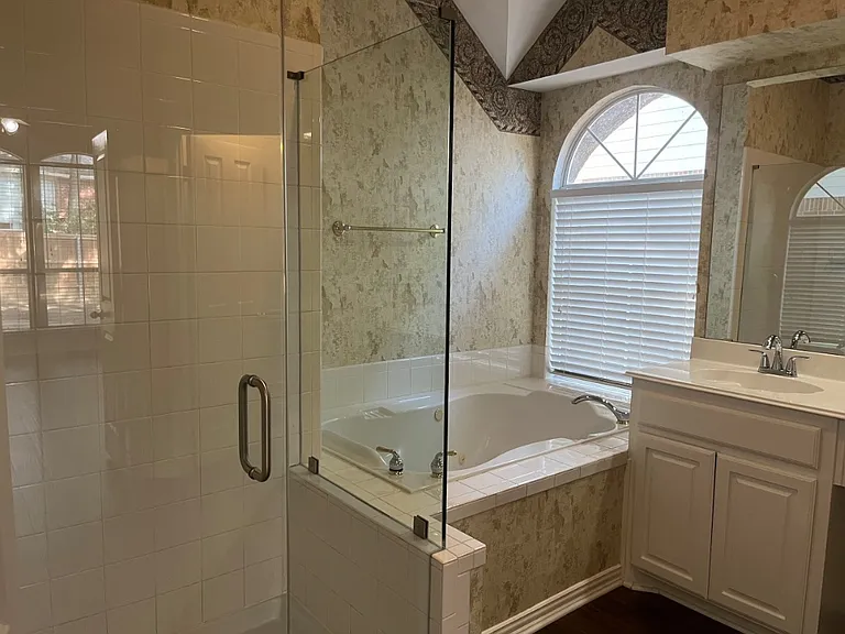 2702 View Mdw — Photo 36