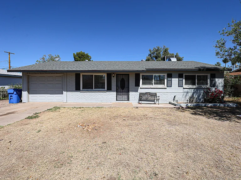 2414 W Butler Dr — Photo 2