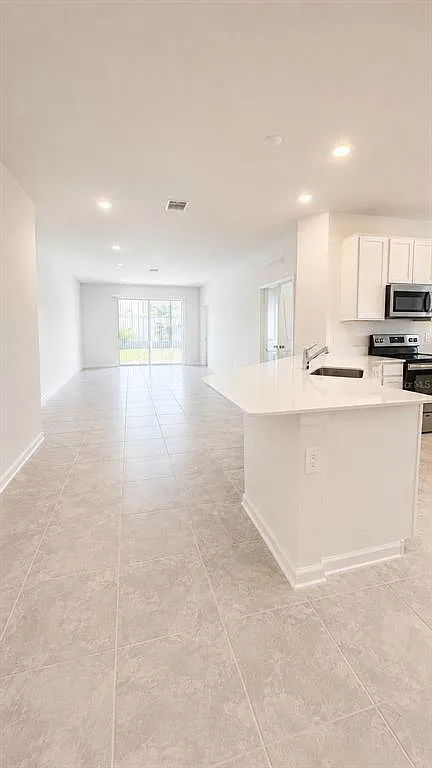 3 bed, 2.0 bath, 2120 sqft, $2,470 — Photo 2