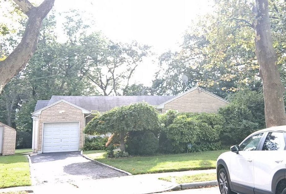 1st image of 586 Mead Ter