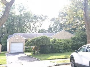 586 Mead Ter, Hempstead, NY 11550