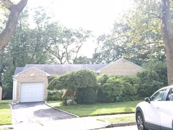 586 Mead Ter, Hempstead, NY 11550