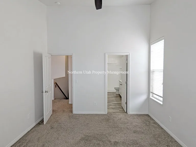 942 Chelsea Ln — Photo 8