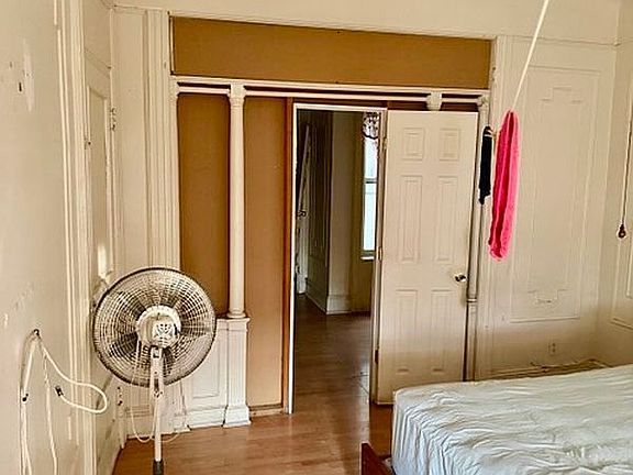 4th image of 175 Chestnut St