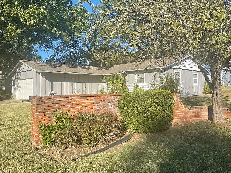 1st image of 101 Hawthorne Dr