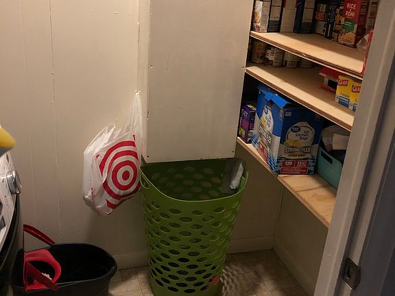 Laundry chute
