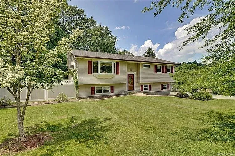4 bed, $3,600 — Photo 2