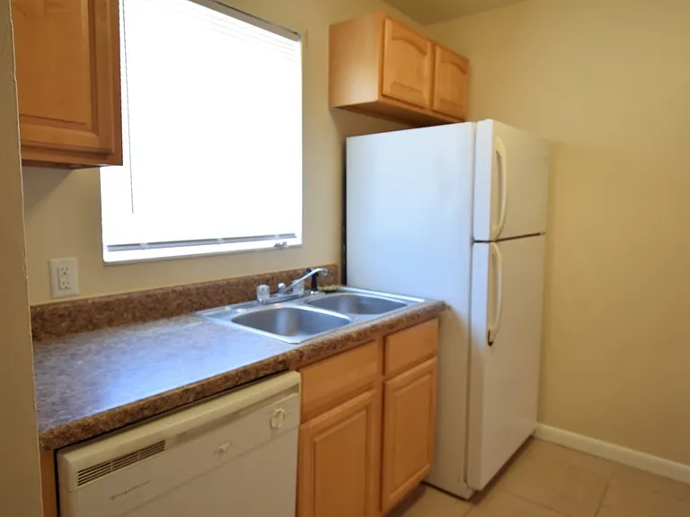 112 Cory Ln — Photo 3