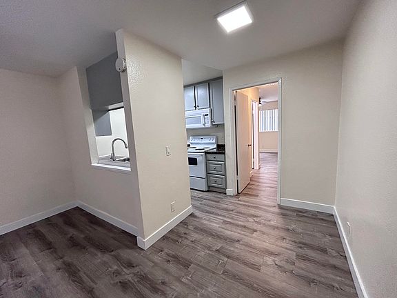 3rd image of 4070 Marlborough Ave APT 3