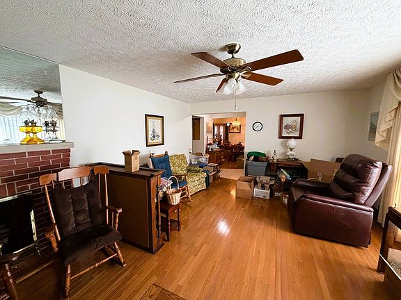 4th image of 319 Sharon Dr