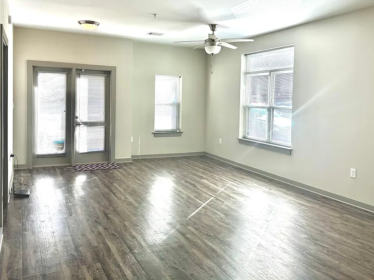 782 Riverfront Pkwy #101 — Photo 3