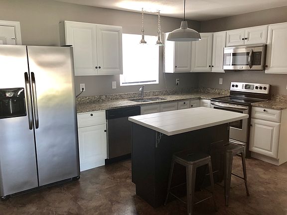 4th image of 408 Prince Charles Dr