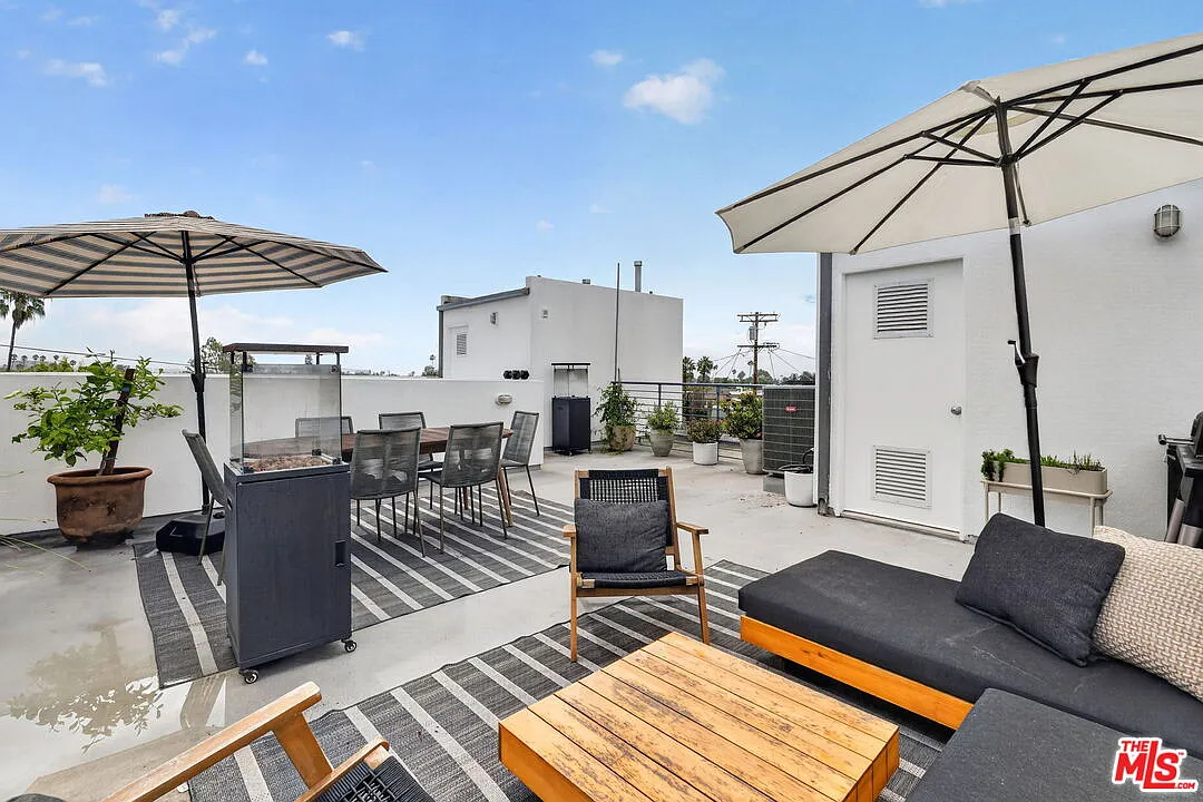 1 bed, 2.0 bath, 1450 sqft, $6,895 — Photo 4