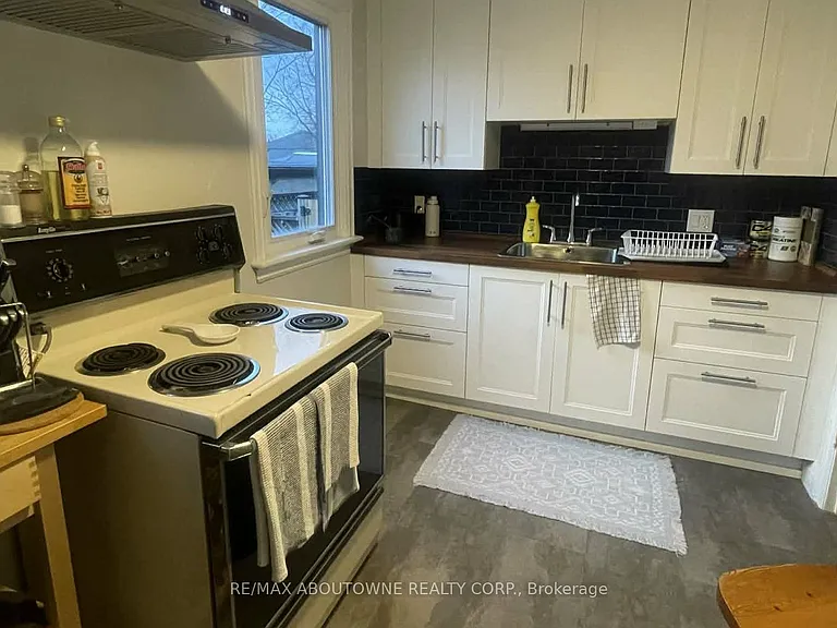 295 Queensdale Ave E — Photo 5