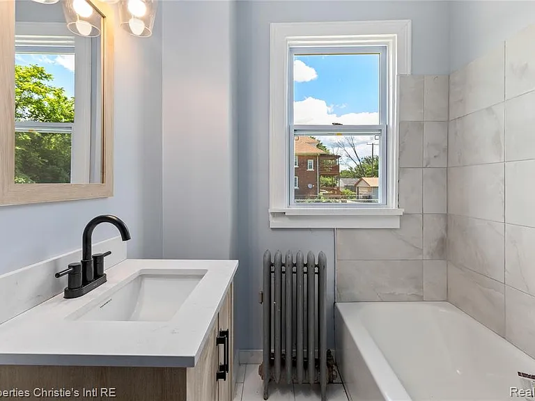 4571 Vancouver St — Photo 8