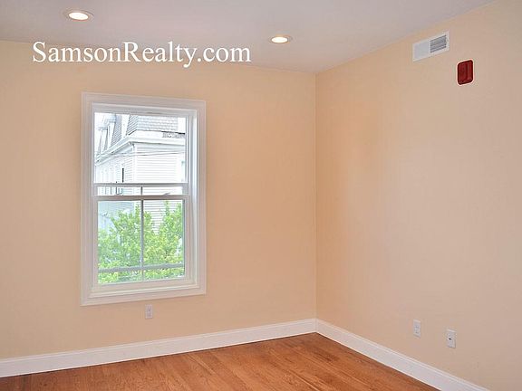 5th image of 387 Wickenden St #8