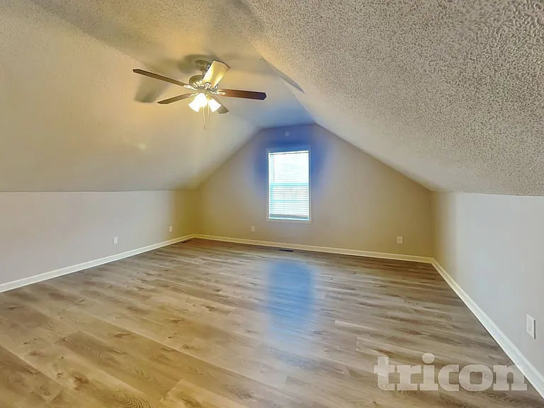 1800 University Dr — Photo 14