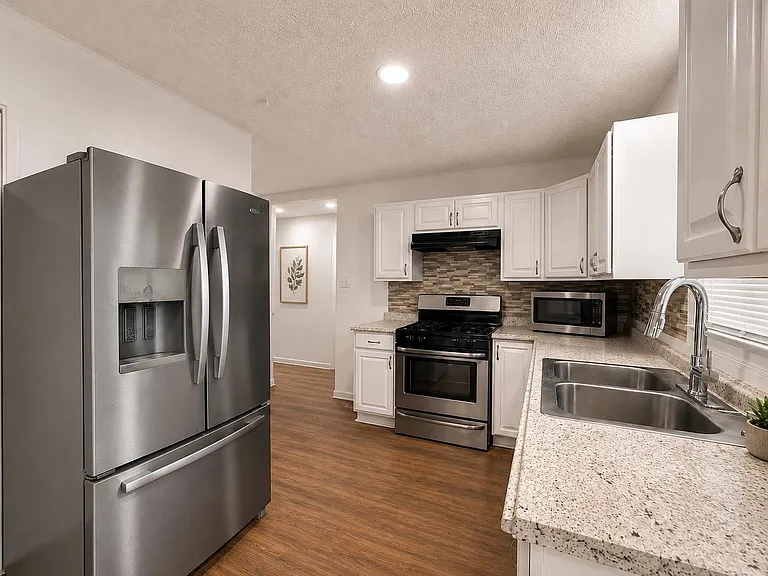 4235 Rookwood Ave — Photo 7