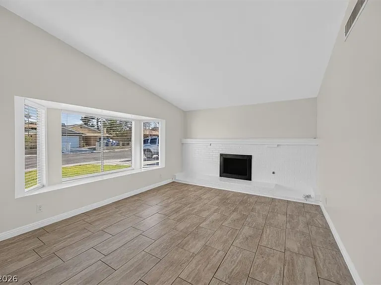 6834 Grandola Dr — Photo 7