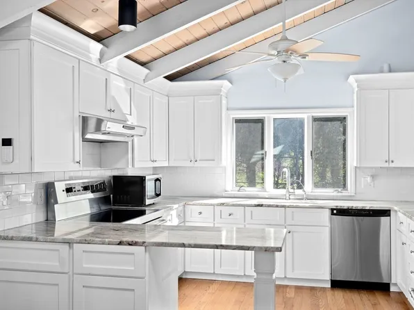 27 Everett St, Norfolk, MA 02056