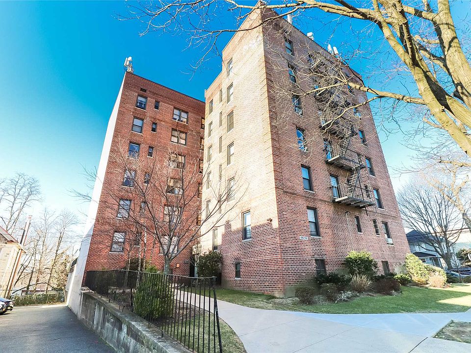 1st image of 17006 Crocheron Ave APT 1D