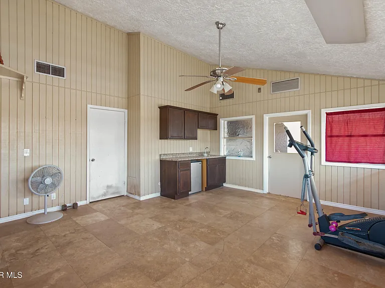 8614 Holmsley Trl — Photo 20