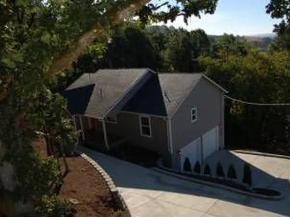 909 Northeast Ctr, Sheridan, OR 97378