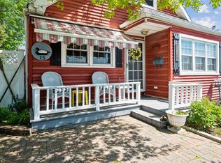 15 Desoto Rd, Amityville, NY 11701