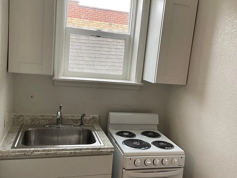 114 Broadway Ave N #1 — Photo 2
