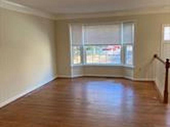4th image of 300 Lynn Manor Dr