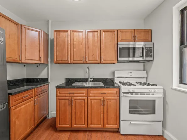 135 S 10th St #3F, Philadelphia, PA 19107