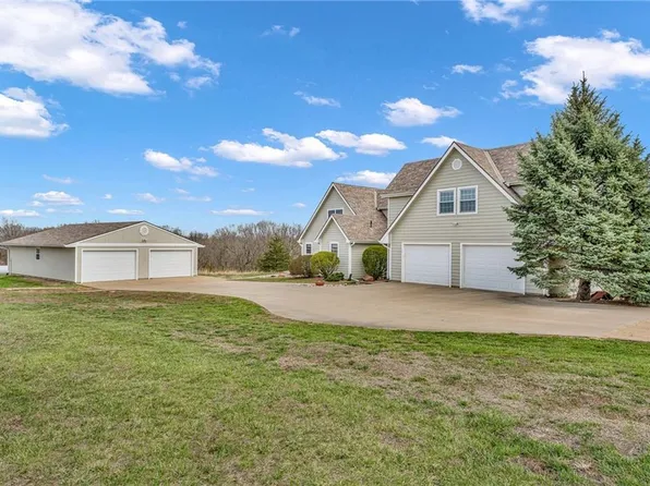 13668 S Shawnee Heights Rd, Overbrook, KS 66524