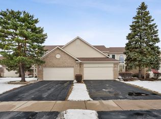 7910 Belle Rive Ct, Tinley Park, IL 60477