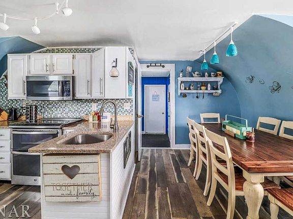 2nd image of 105 N Perry St