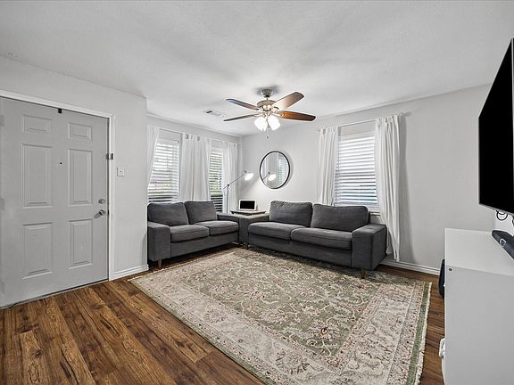 5th image of 1122 Sunny Dr