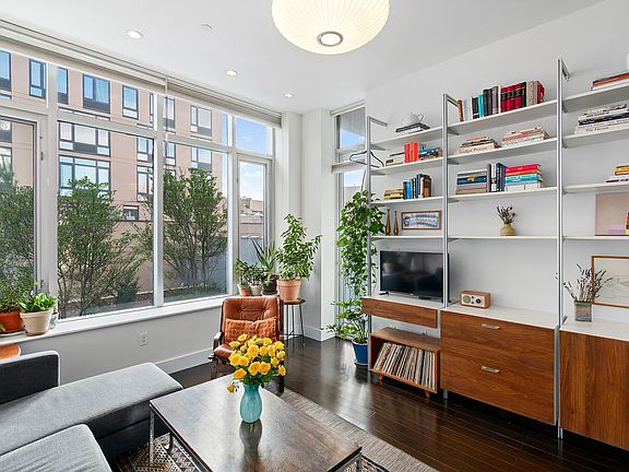 3rd image of 190 Conselyea St APT 2B