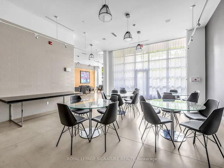 380 Macpherson Ave #422 — Photo 22