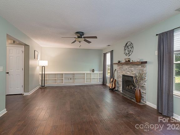 5th image of 2247 Mancke Dr