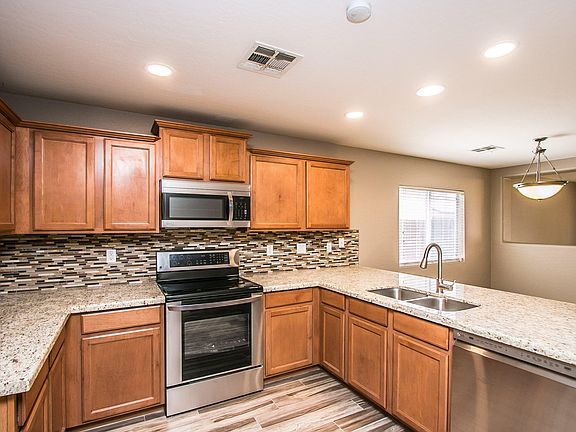 4th image of 11577 W Schleifer Dr