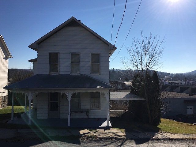 1st image of 122 E 1st St