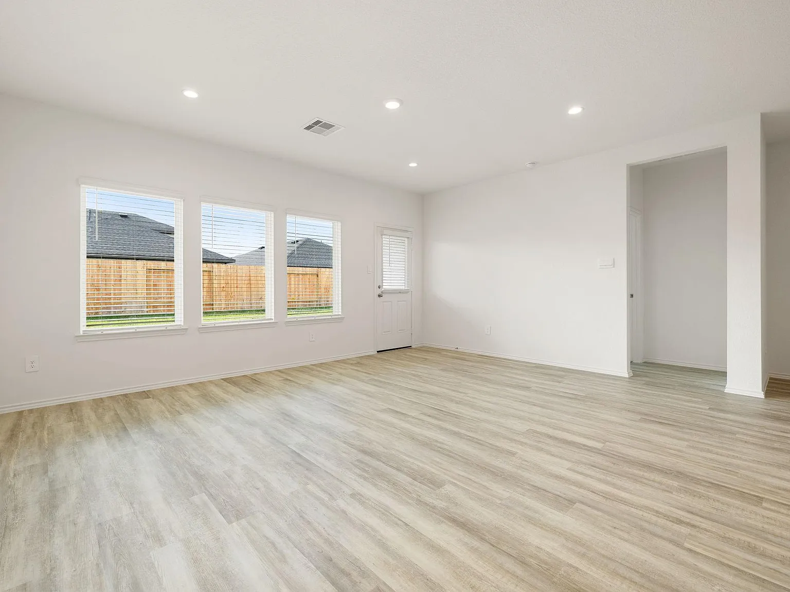 4 bed, 3.0 bath, 2257 sqft, $2,299 — Photo 4