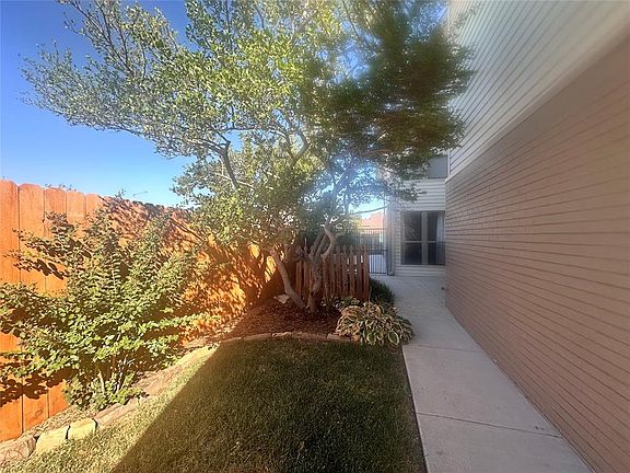 3rd image of 11364 Benttree Cir