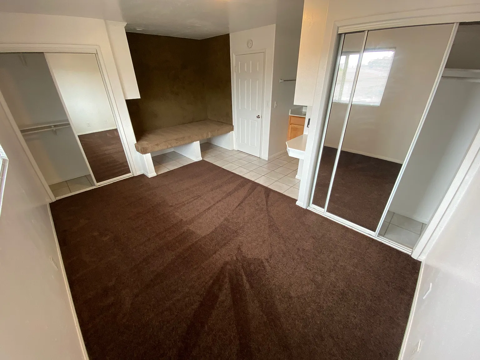 2 bed, 900 sqft, $5,200 — Photo 2