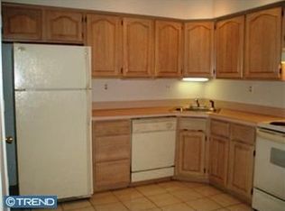 6 Farnwood Rd, Mount Laurel, NJ 08054